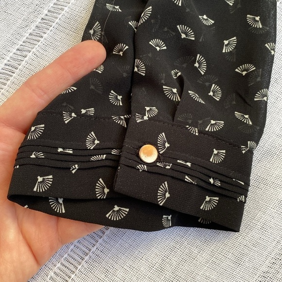 H&M little black printed dress with drawstring waist. - Picture 7 of 14